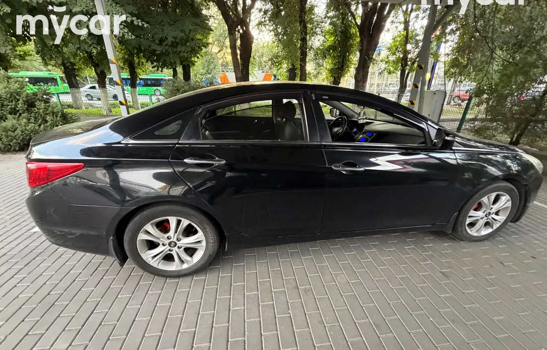 Hyundai Sonata 2011