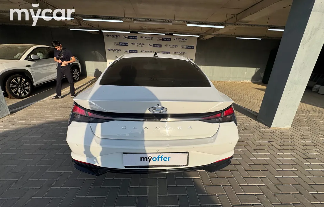 Hyundai Elantra 2023