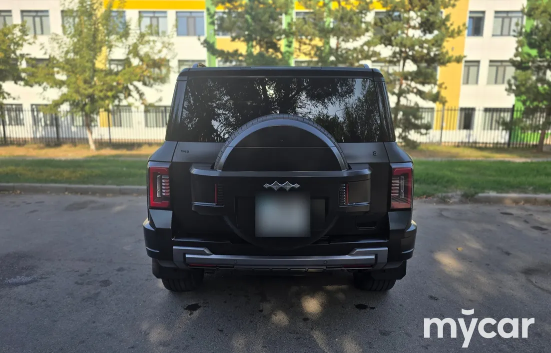 BYD FangChengBao Leopard 8 2025