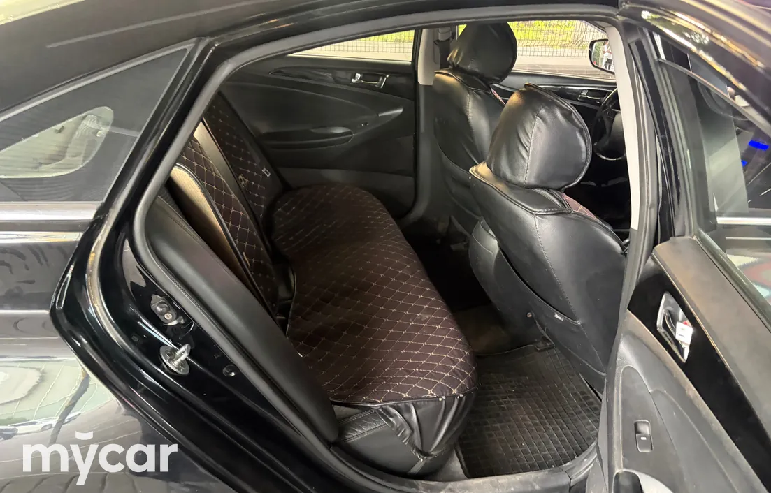Hyundai Sonata 2011