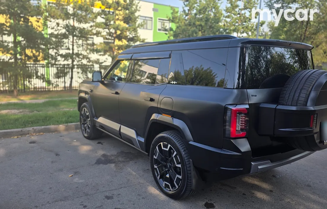 BYD FangChengBao Leopard 8 2025