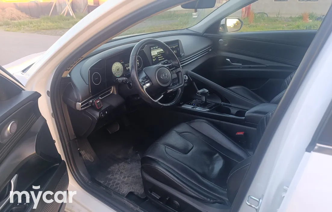 Hyundai Elantra 2023