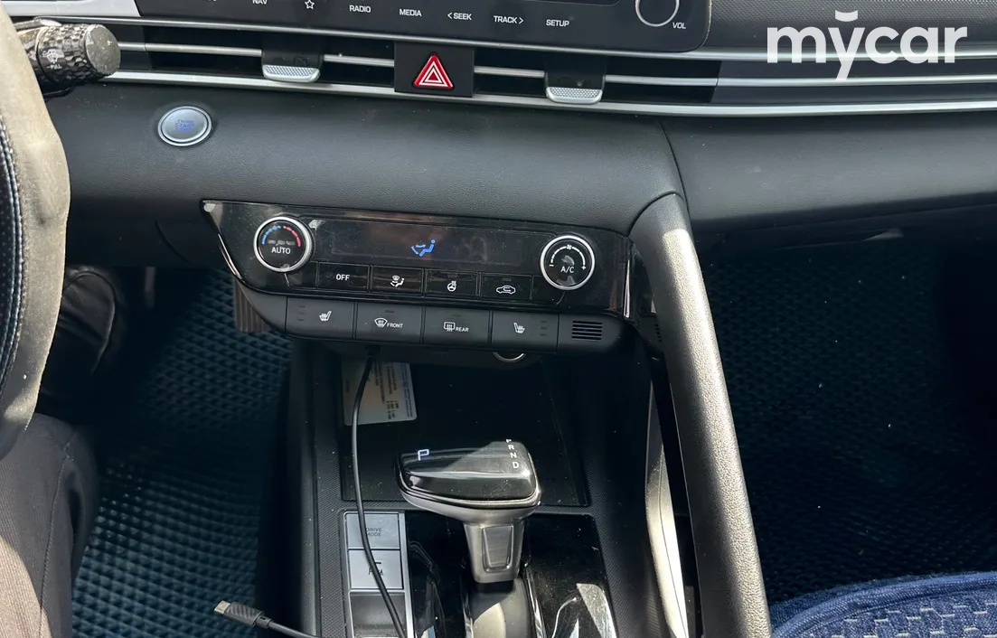 Hyundai Elantra 2025