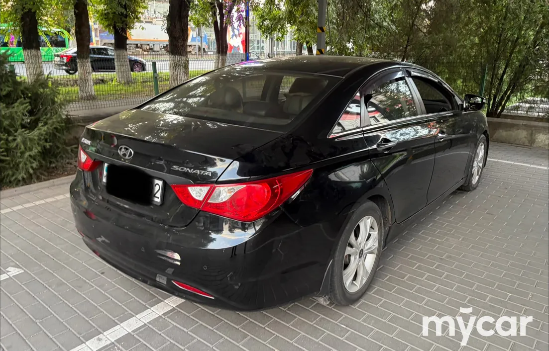 Hyundai Sonata 2011