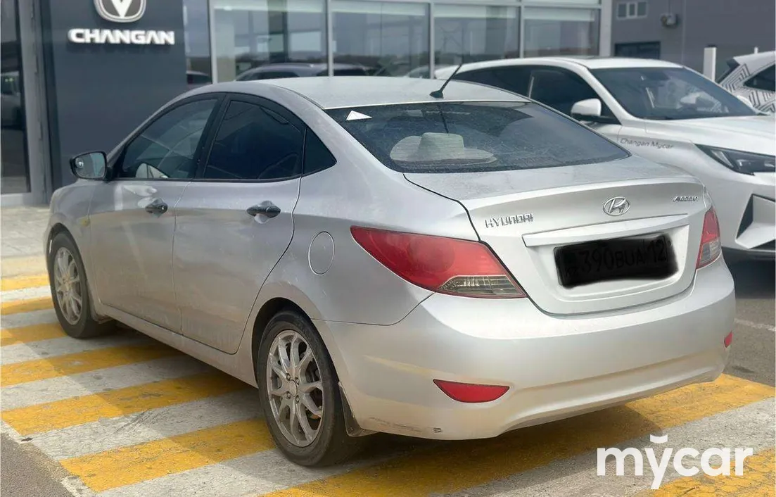 Hyundai Accent 2013