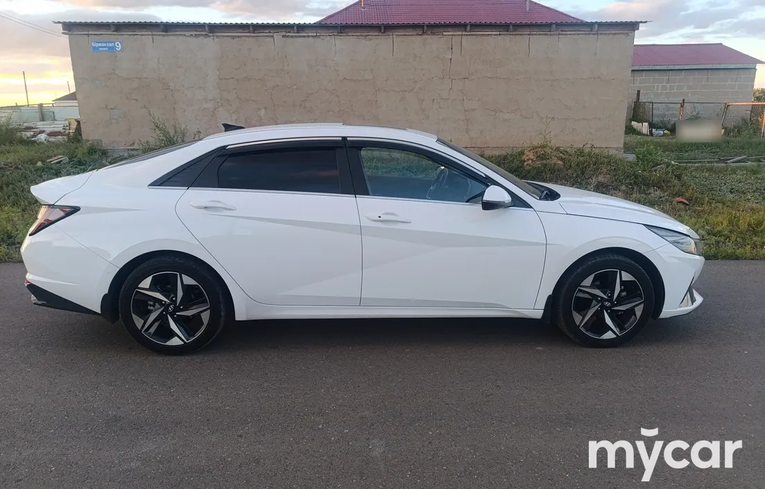 Hyundai Elantra 2023