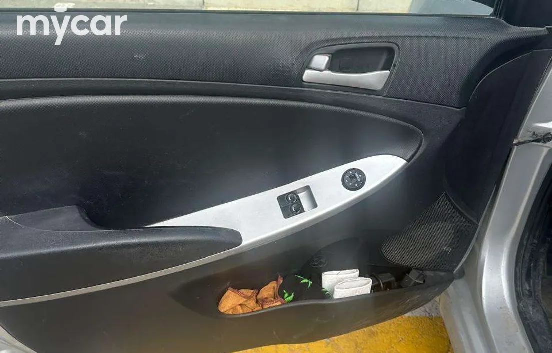 Hyundai Accent 2013