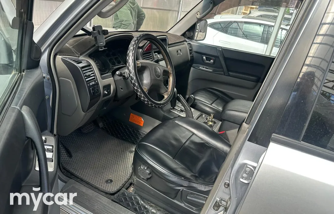 Mitsubishi Pajero 2005