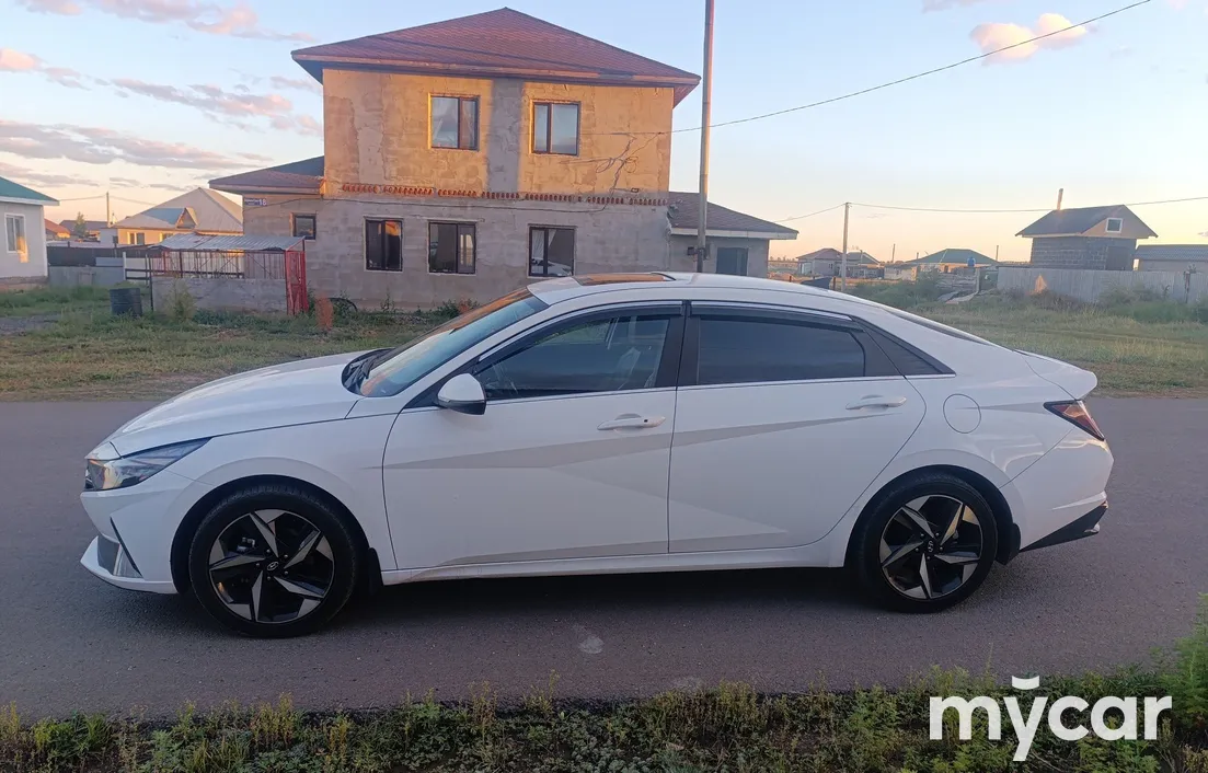 Hyundai Elantra 2023