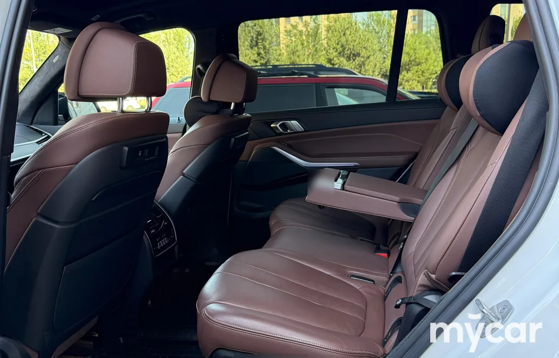 BMW X7 2021