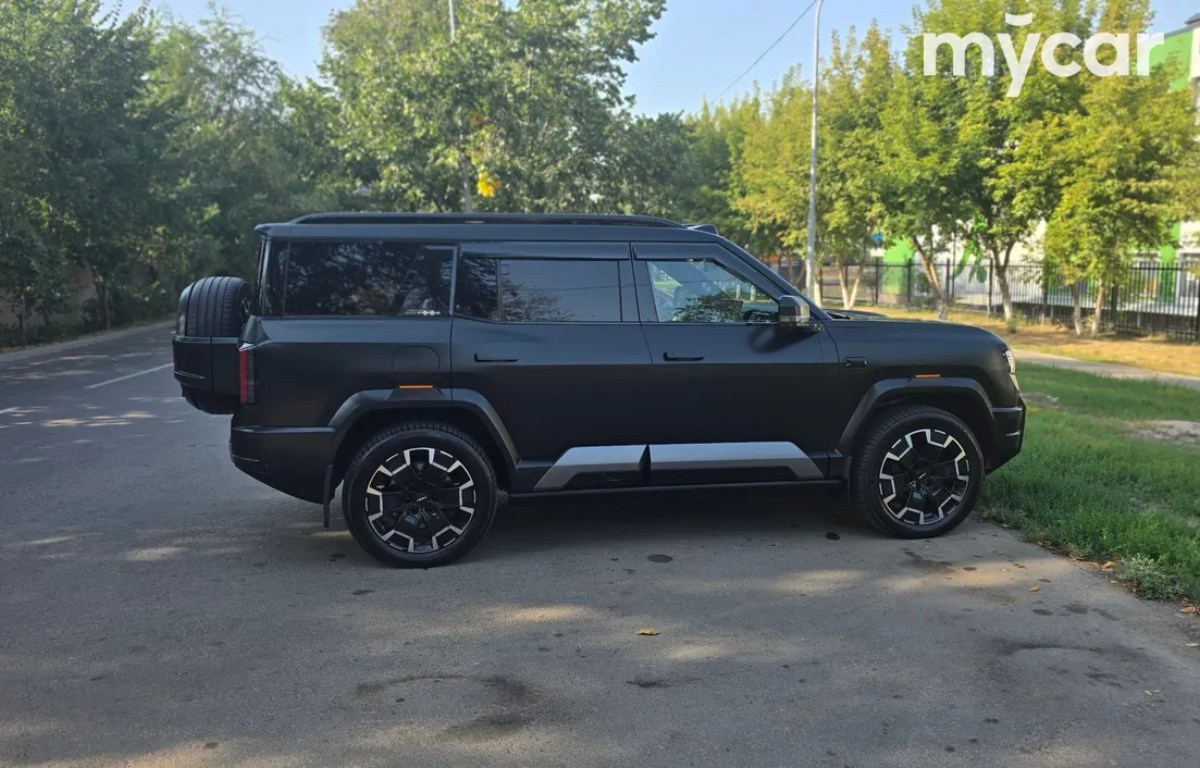 BYD FangChengBao Leopard 8 2025