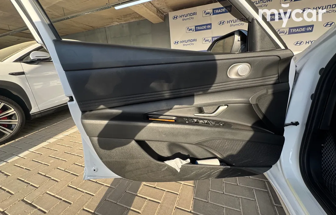 Hyundai Elantra 2023