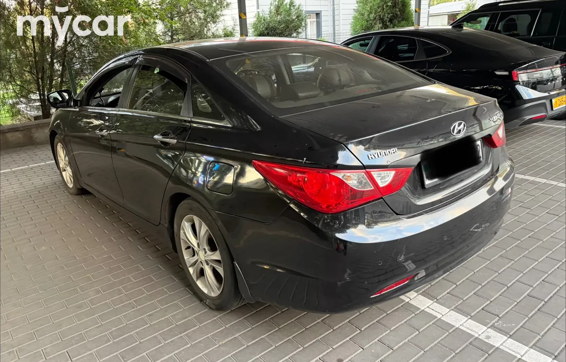 Hyundai Sonata 2011