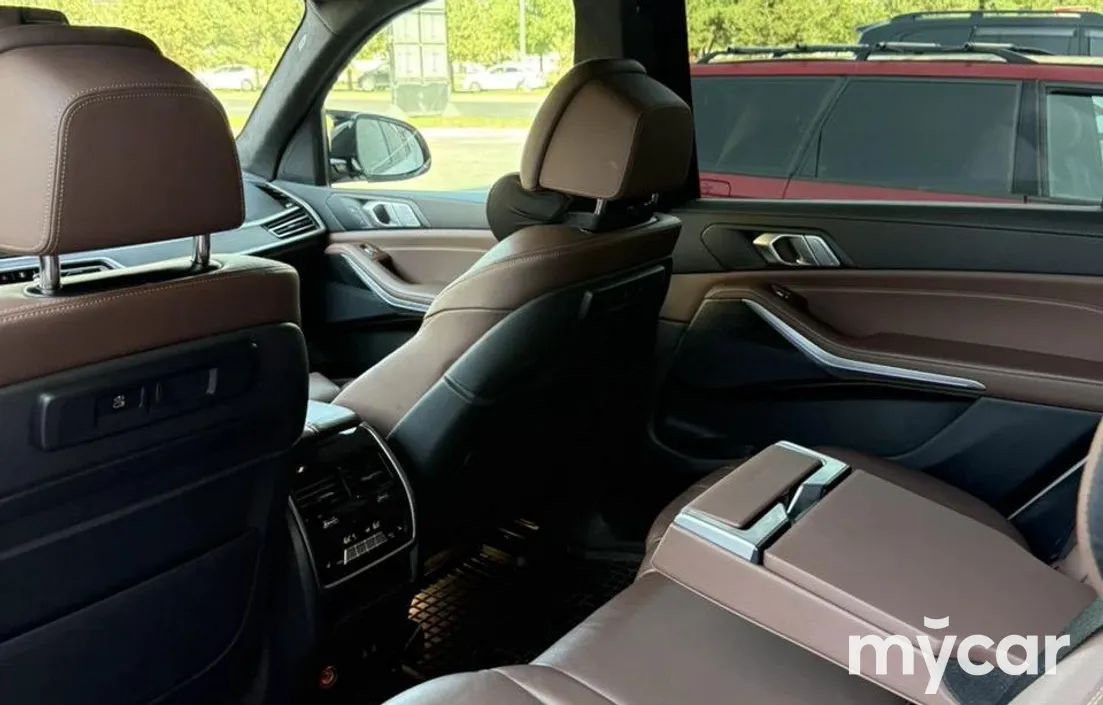 BMW X7 2021