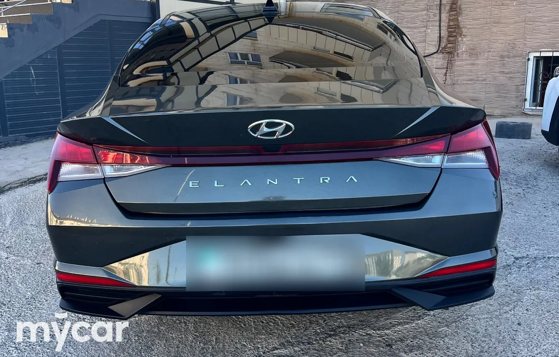 Hyundai Elantra 2021