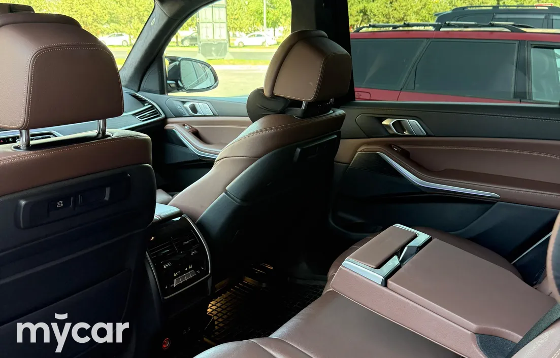 BMW X7 2021