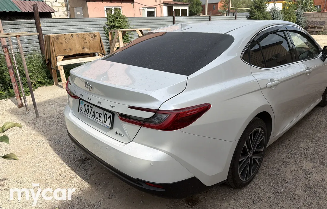 Toyota Camry 2025