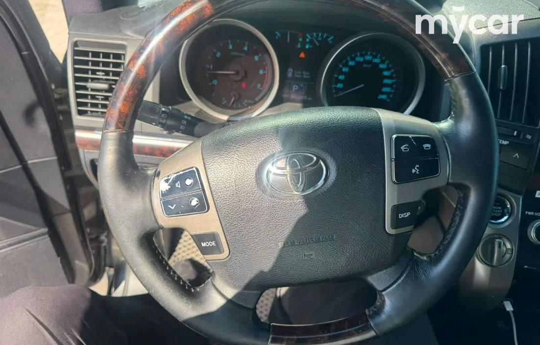 Toyota Land Cruiser 2011