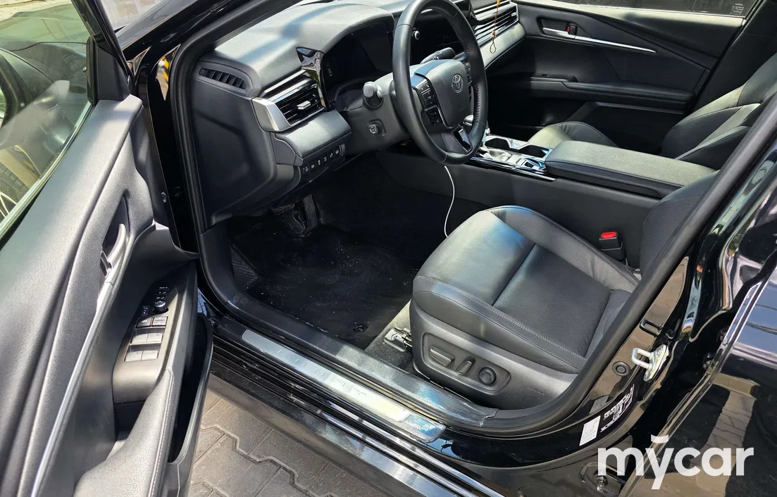 Toyota Camry 2025