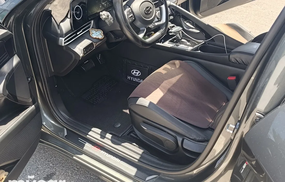 Hyundai Elantra 2024