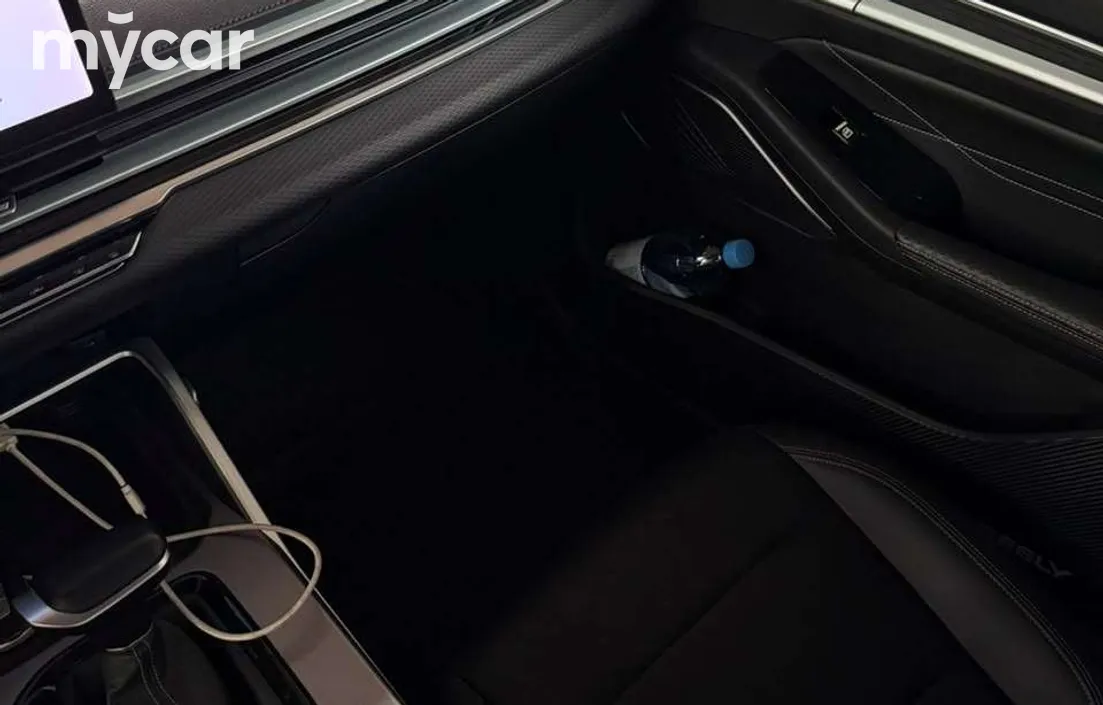Geely Emgrand 2025