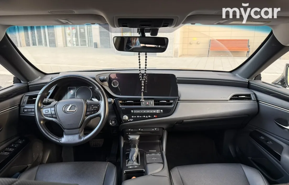Lexus ES 2021