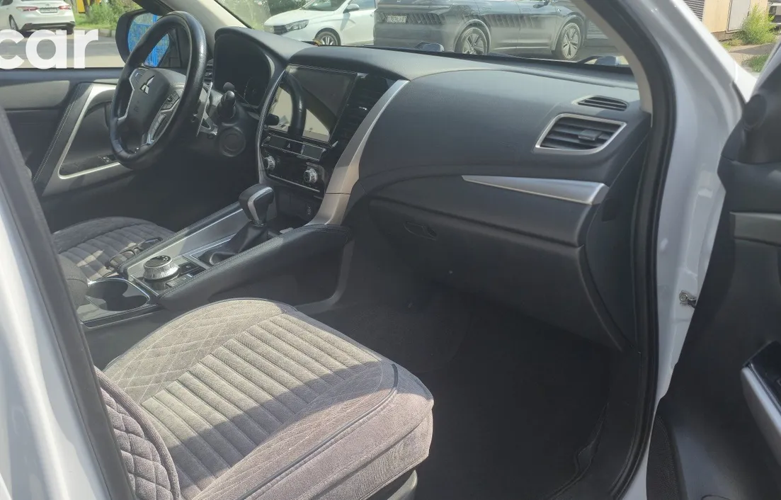 Mitsubishi Pajero Sport 2020