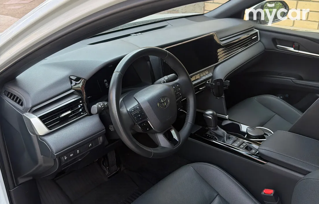 Toyota Camry 2025