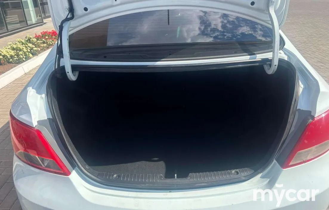 Hyundai Solaris 2015
