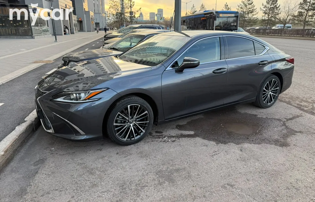 Lexus ES 2021