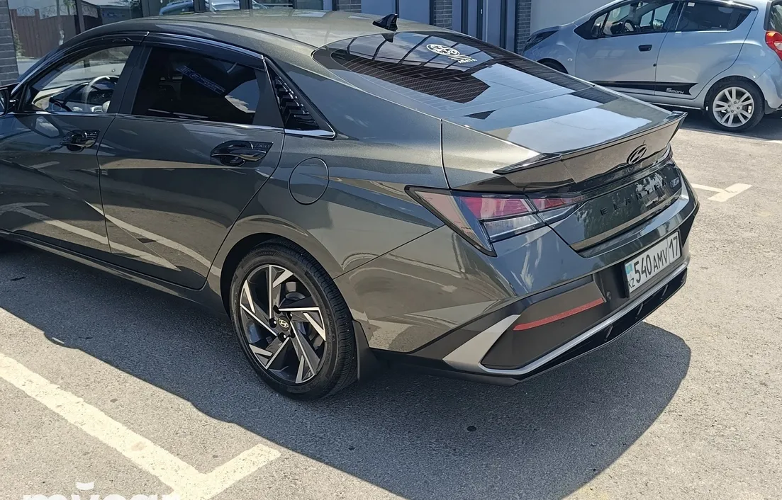 Hyundai Elantra 2024