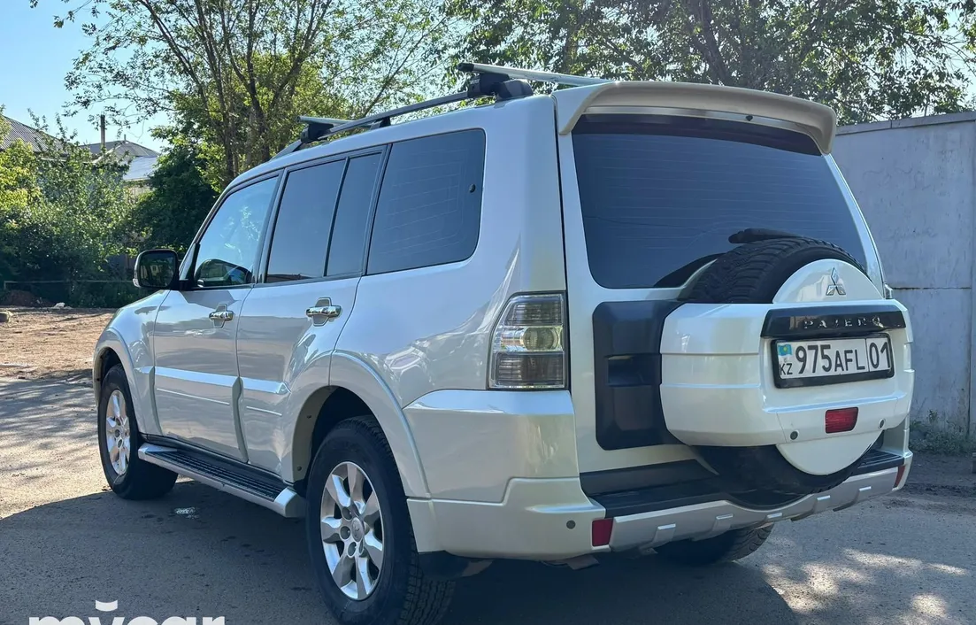 Mitsubishi Pajero 2013