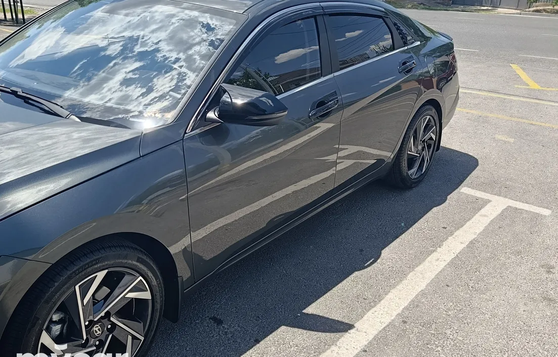 Hyundai Elantra 2024