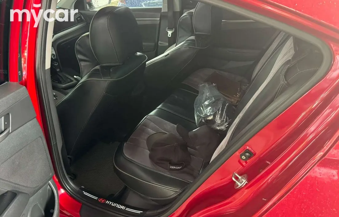 Hyundai Elantra 2018