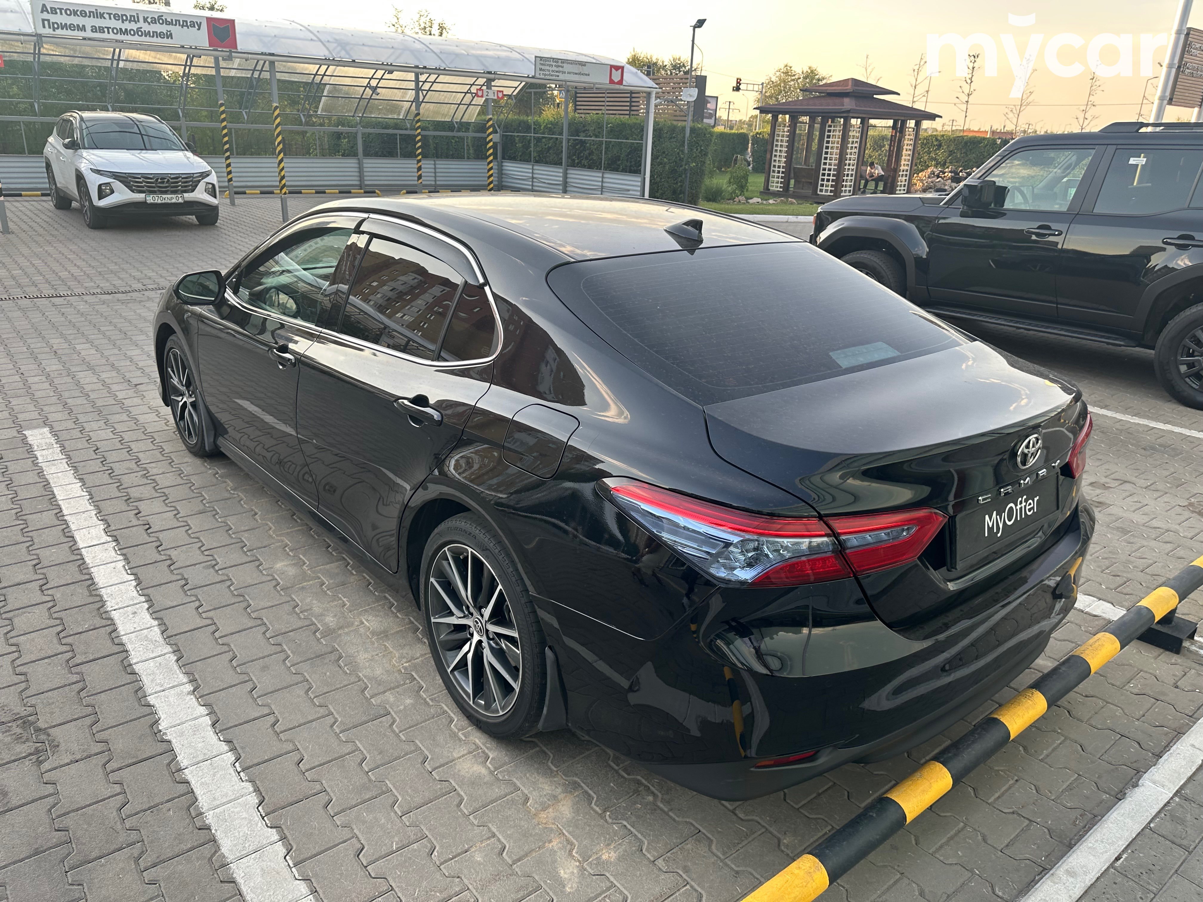 Toyota Camry 2021