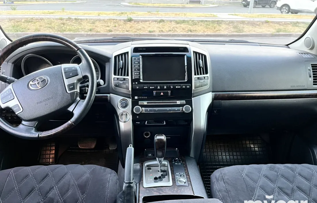 Toyota Land Cruiser 2012