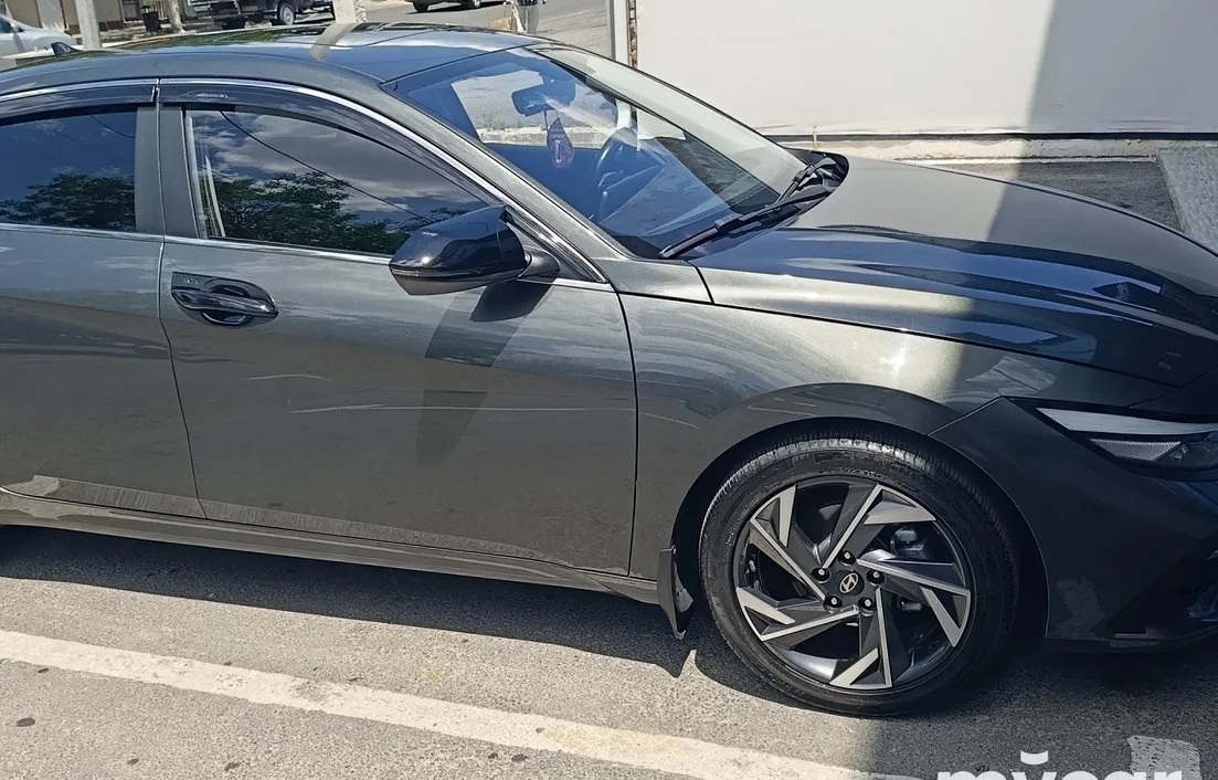 Hyundai Elantra 2024