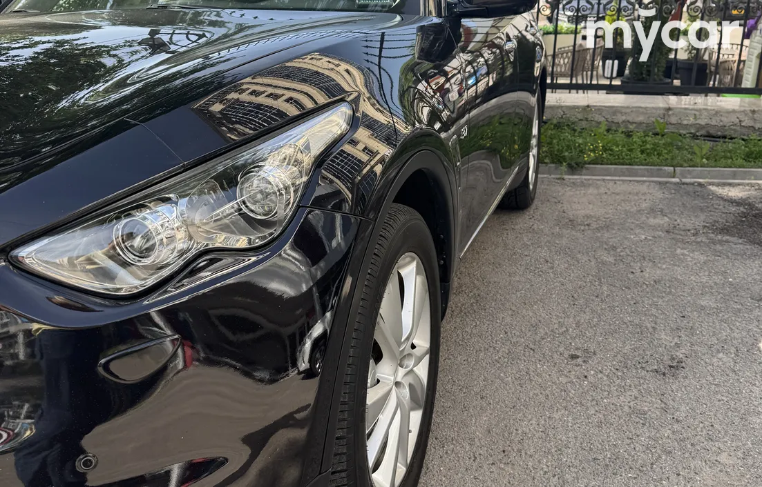 Infiniti QX70 2014
