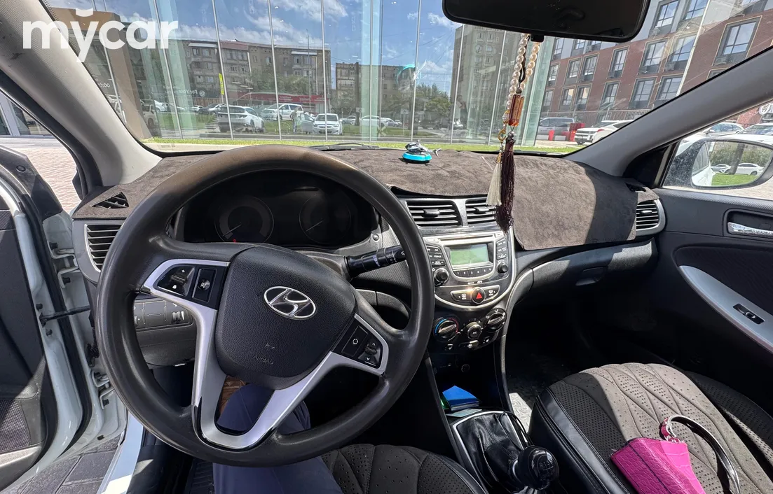 Hyundai Accent 2013