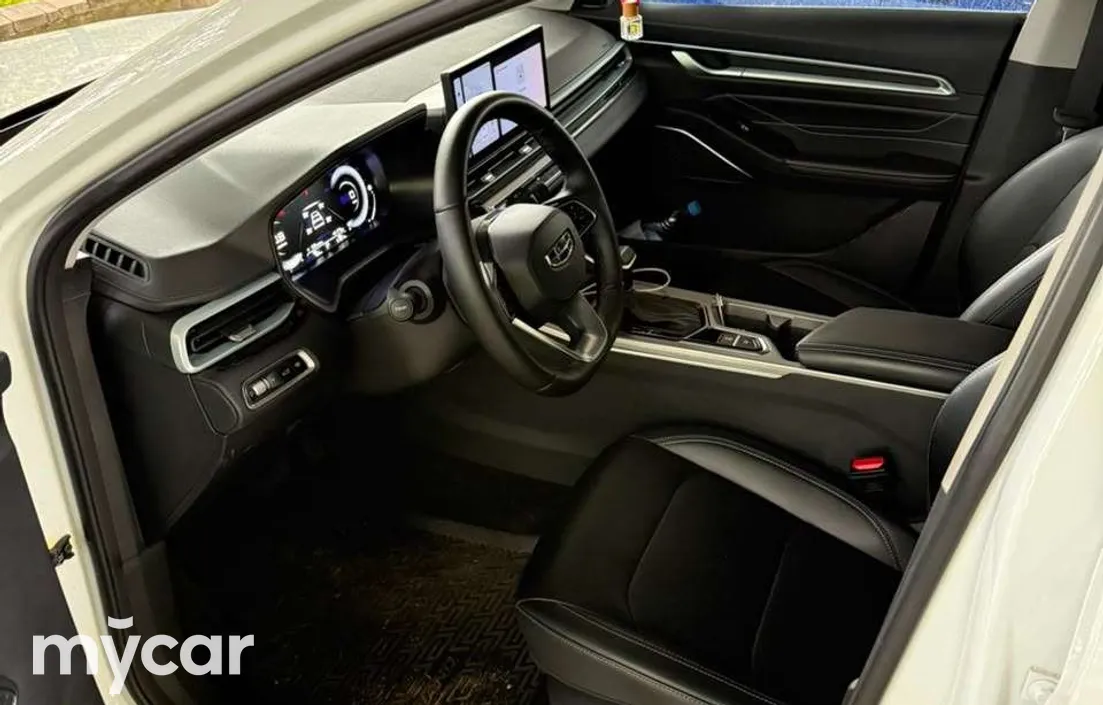 Geely Emgrand 2025