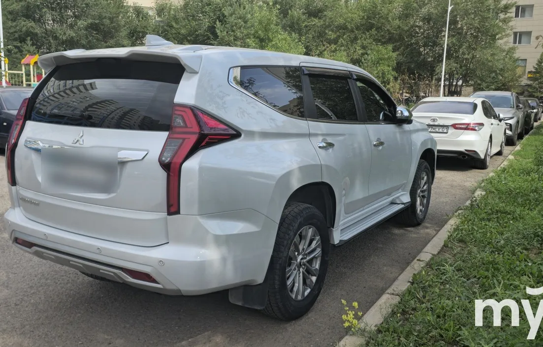 Mitsubishi Pajero Sport 2020