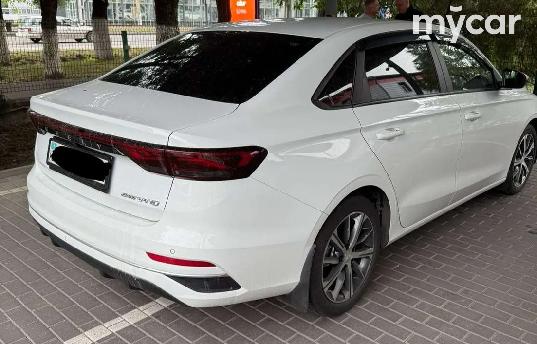 Geely Emgrand 2025