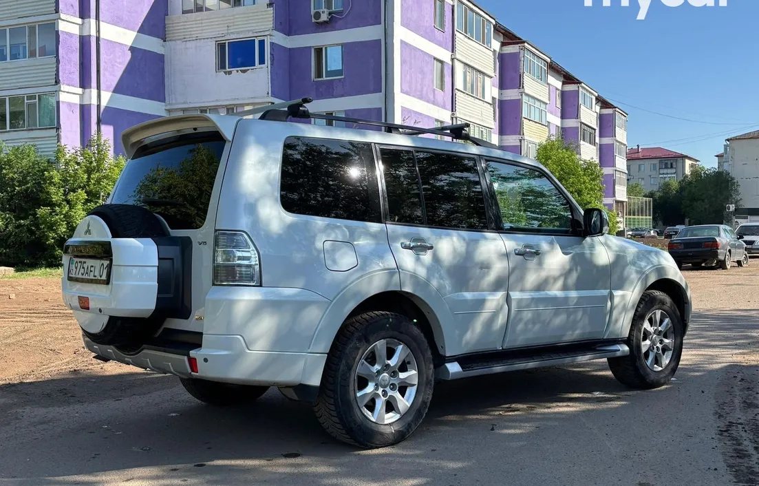 Mitsubishi Pajero 2013