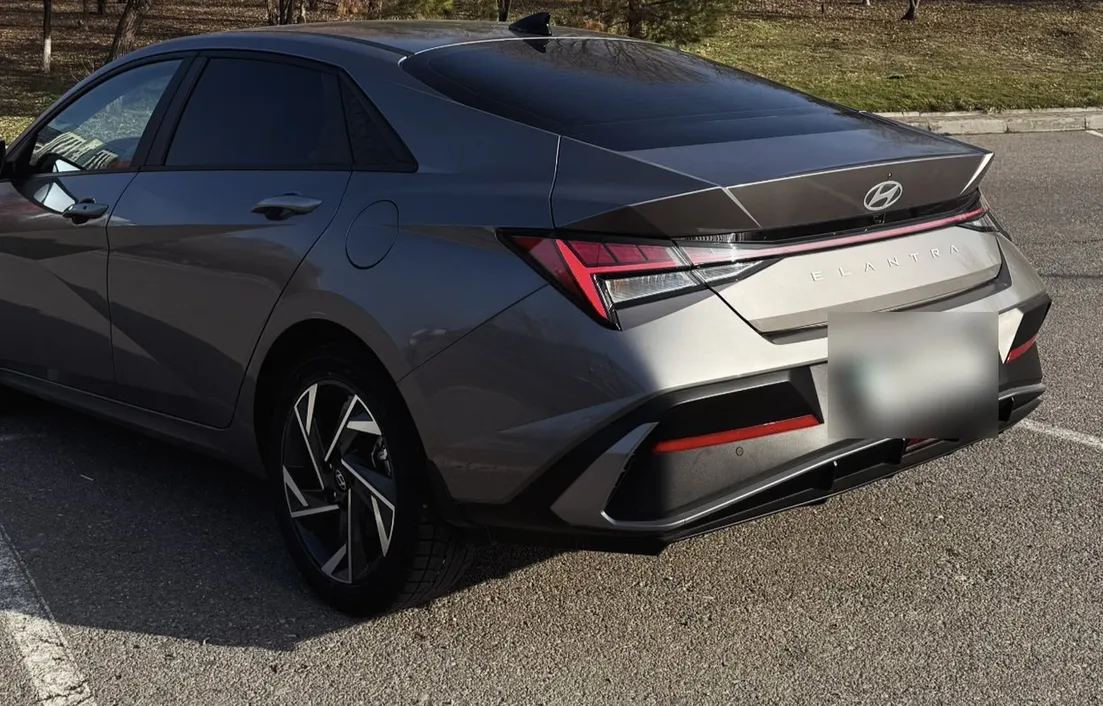 Hyundai Elantra 2025