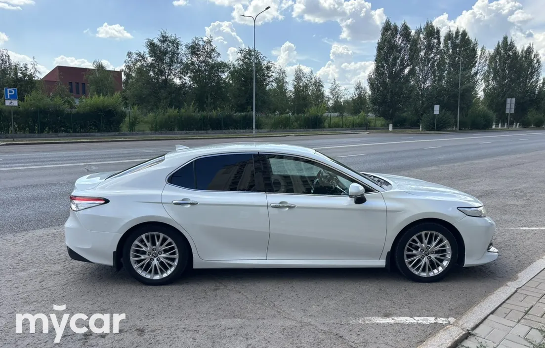 Toyota Camry 2021
