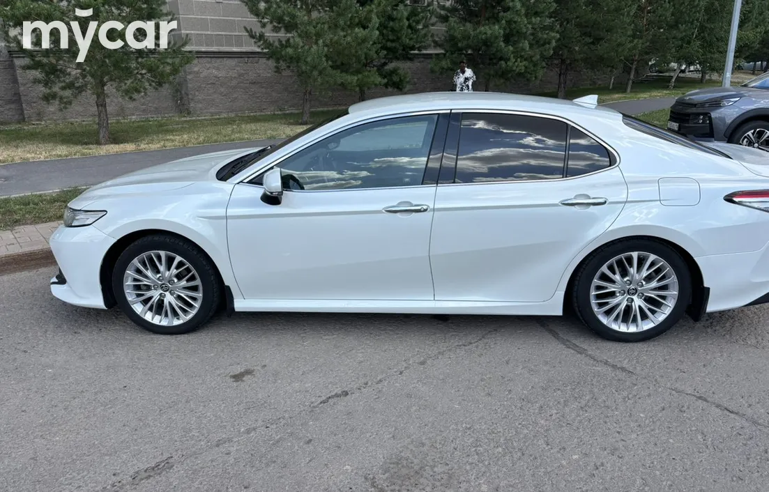 Toyota Camry 2021