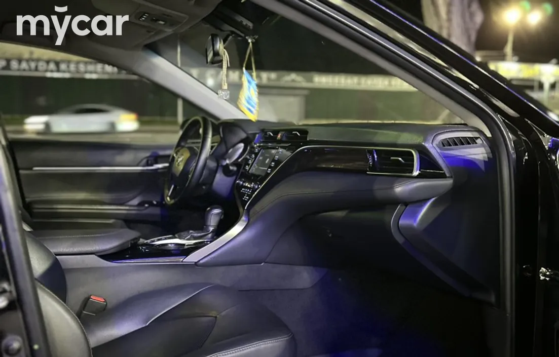 Toyota Camry 2021