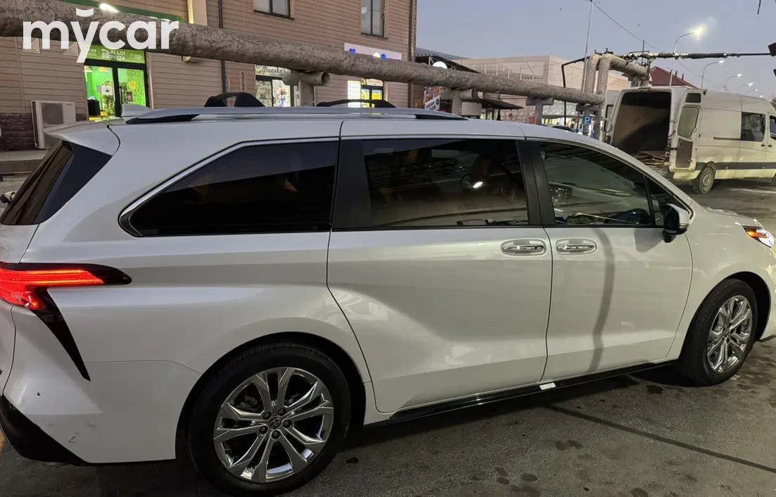Toyota Sienna 2024
