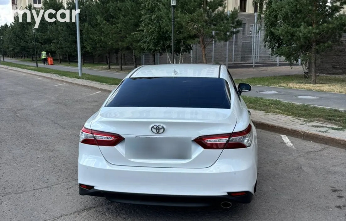 Toyota Camry 2021