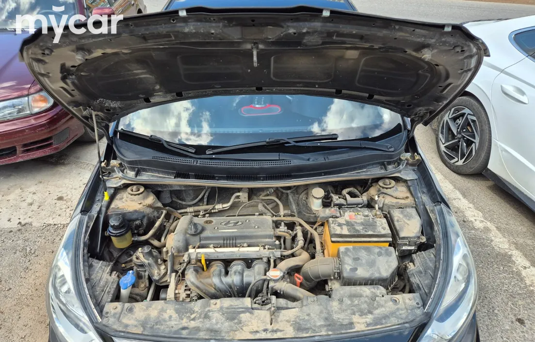 Hyundai Accent 2012
